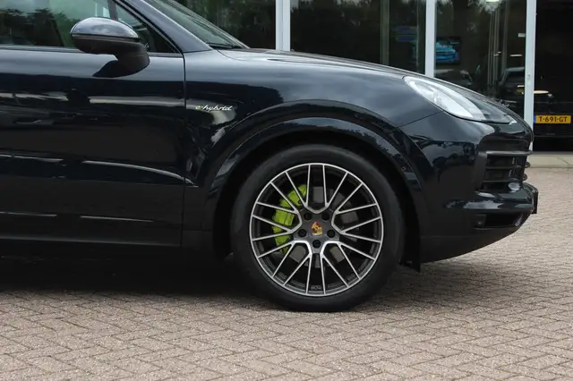 Porsche Cayenne view 14