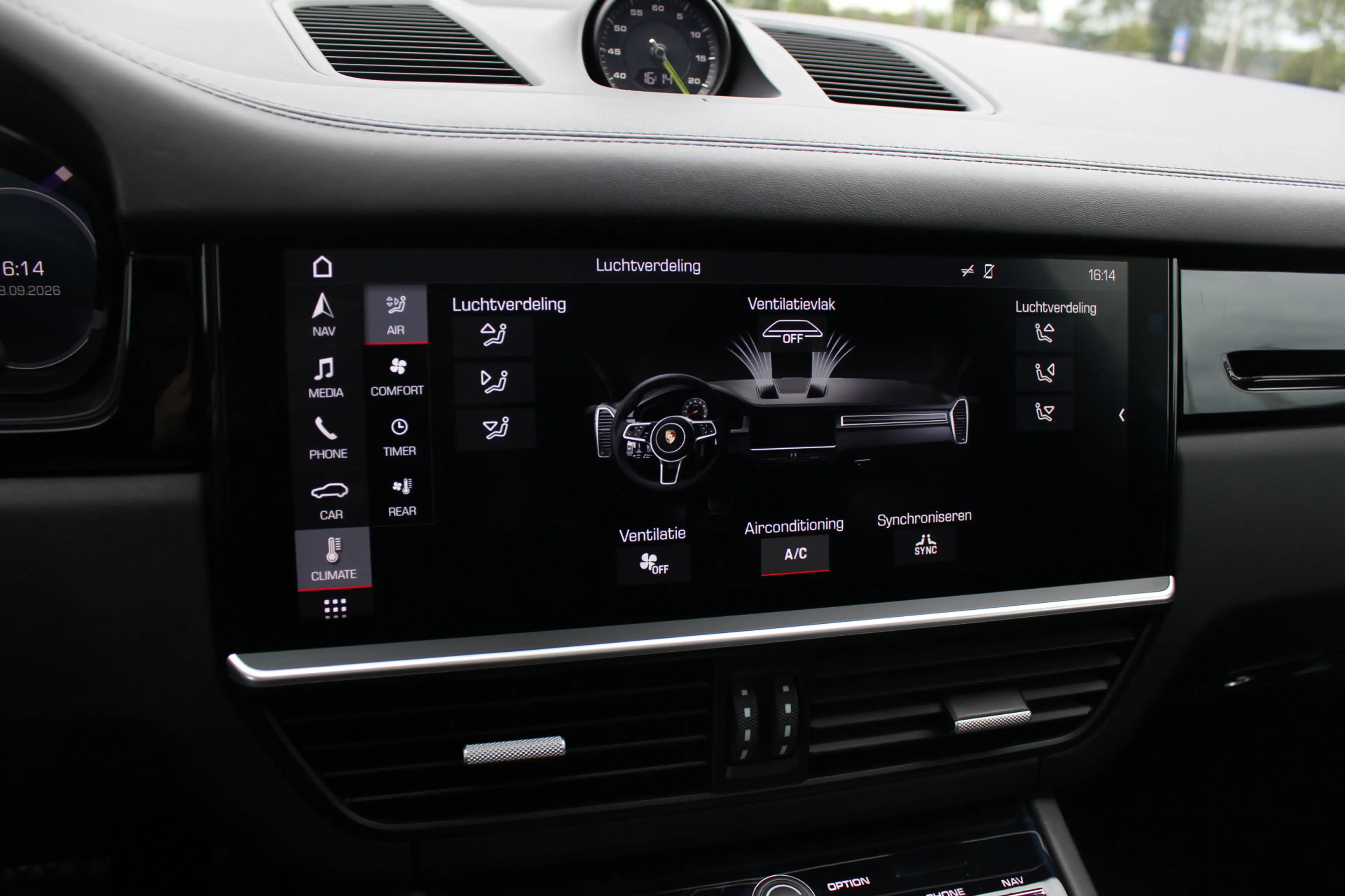 Porsche Cayenne 3.0 E-Hybrid / Panoramadak / 360Camera / Achterasb — photo 23