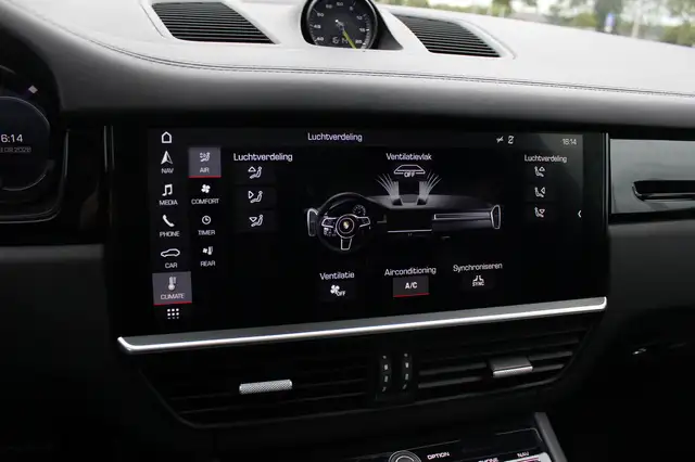 Porsche Cayenne view 23