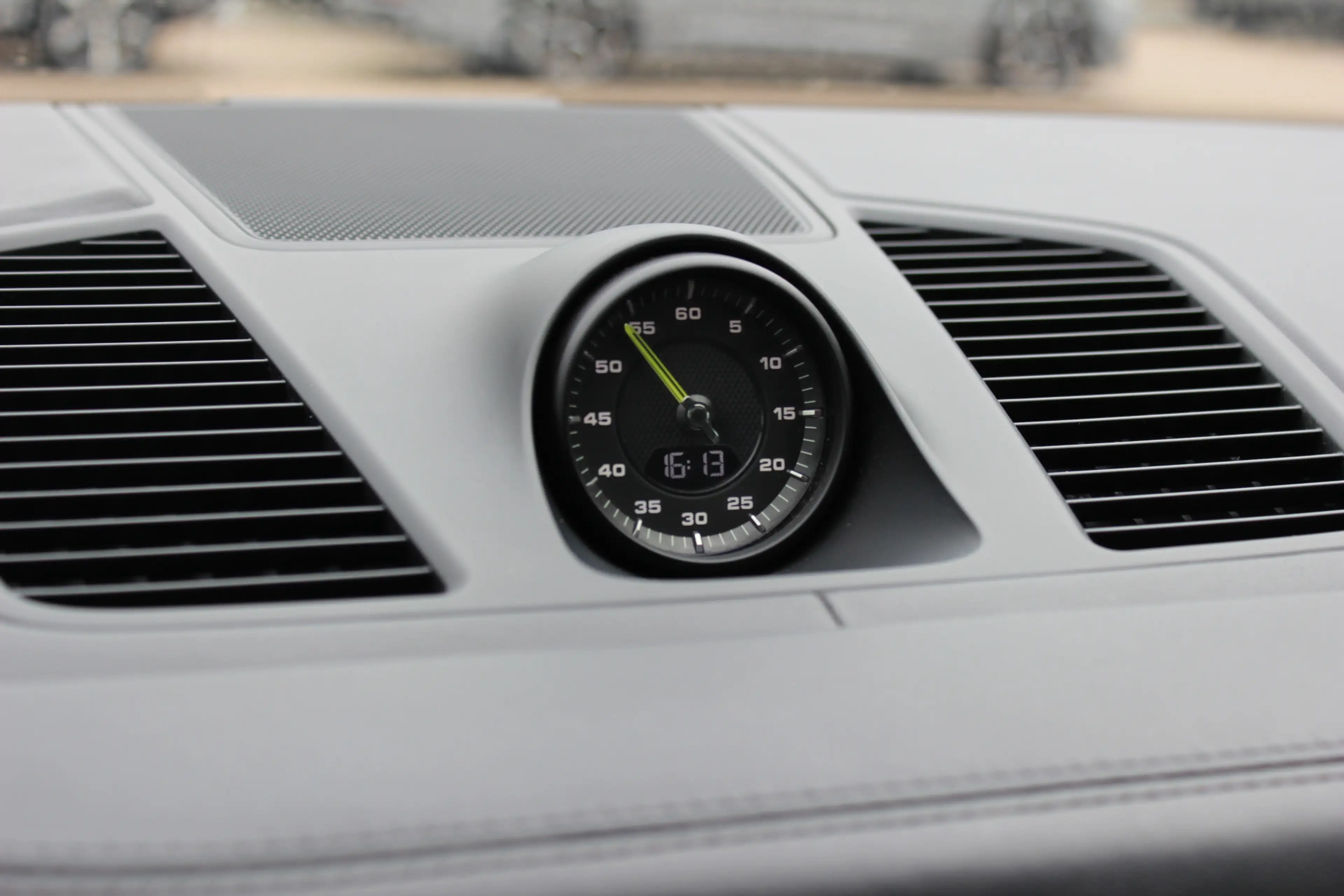 Porsche Cayenne 3.0 E-Hybrid / Panoramadak / 360Camera / Achterasb — photo 29