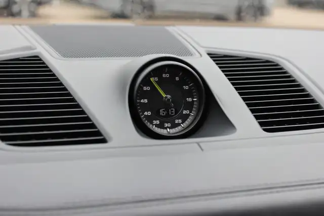 Porsche Cayenne view 29