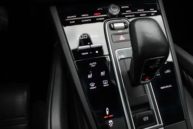 Porsche Cayenne view 27
