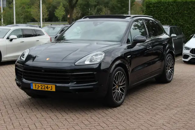 Porsche Cayenne view 6