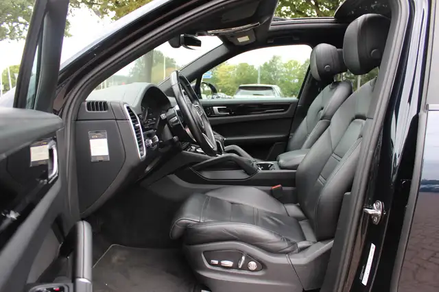 Porsche Cayenne view 10