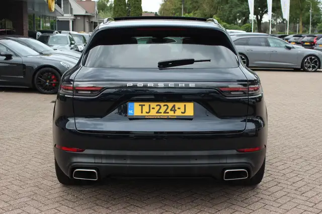 Porsche Cayenne view 15