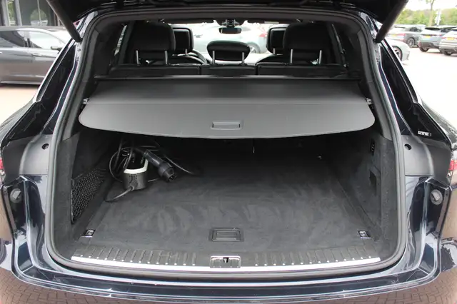 Porsche Cayenne view 16