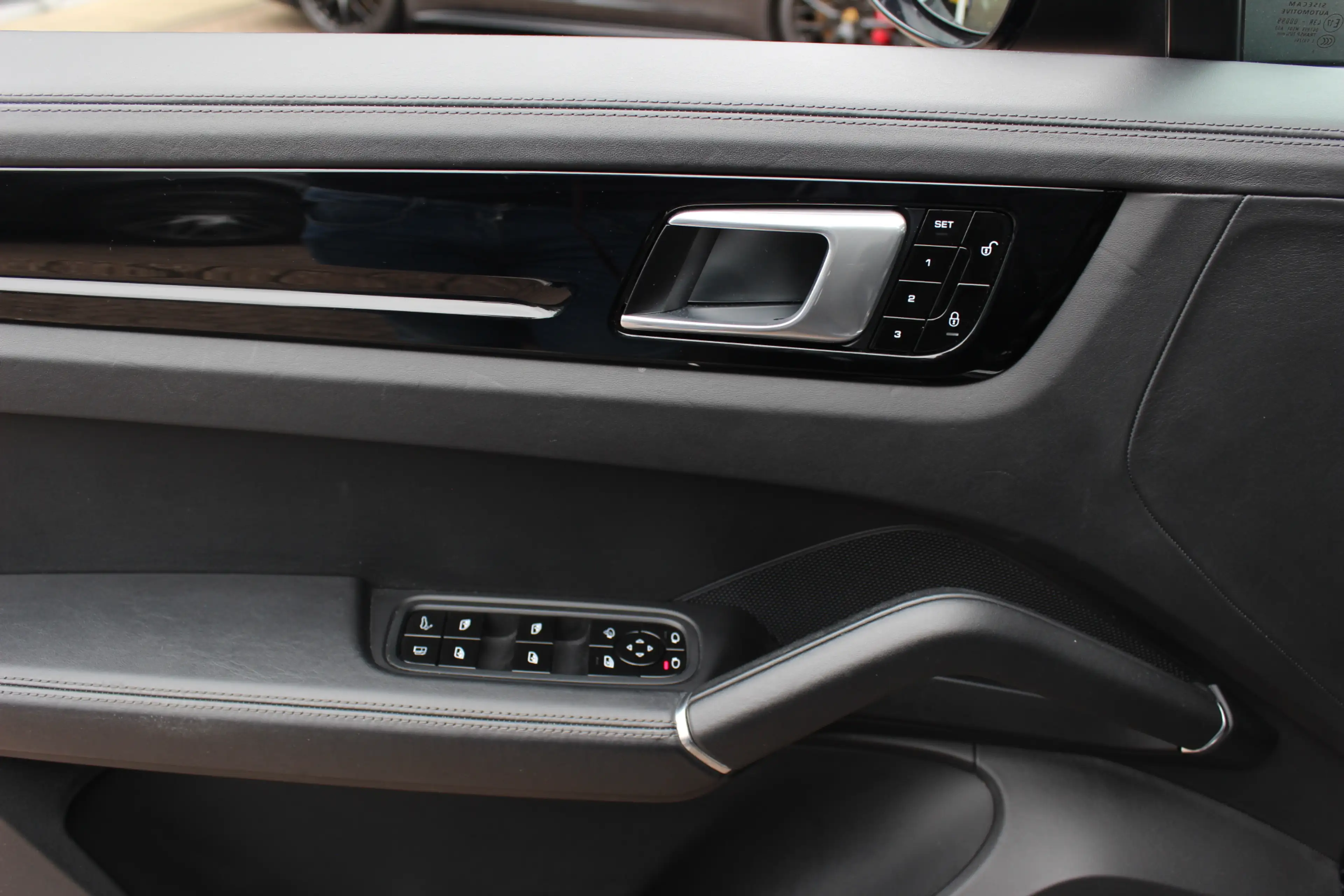 Porsche Cayenne 3.0 E-Hybrid / Panoramadak / 360Camera / Achterasb — photo 34