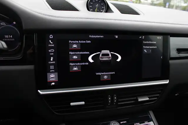 Porsche Cayenne view 24