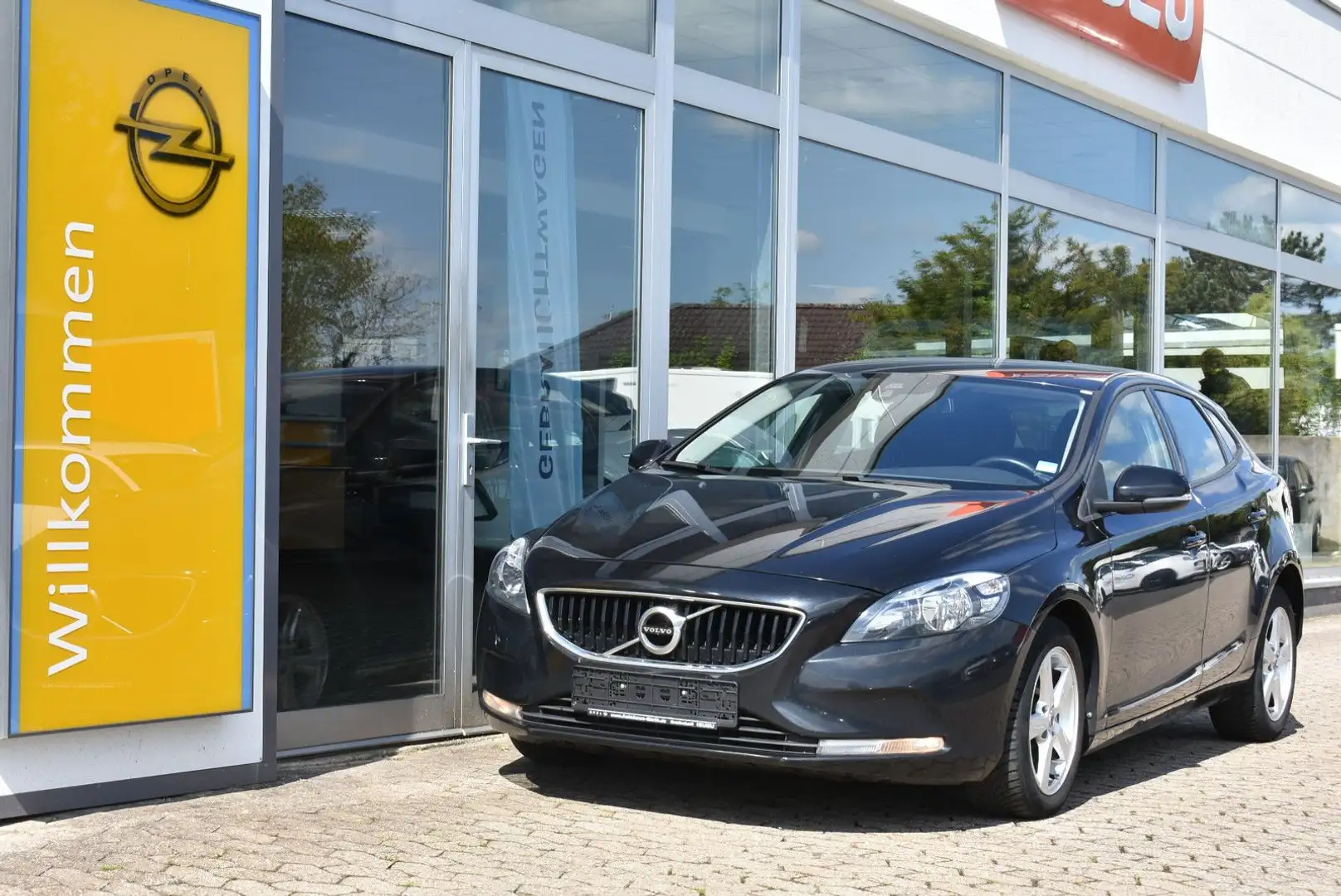 Volvo V40 Kinetic Černá - 1