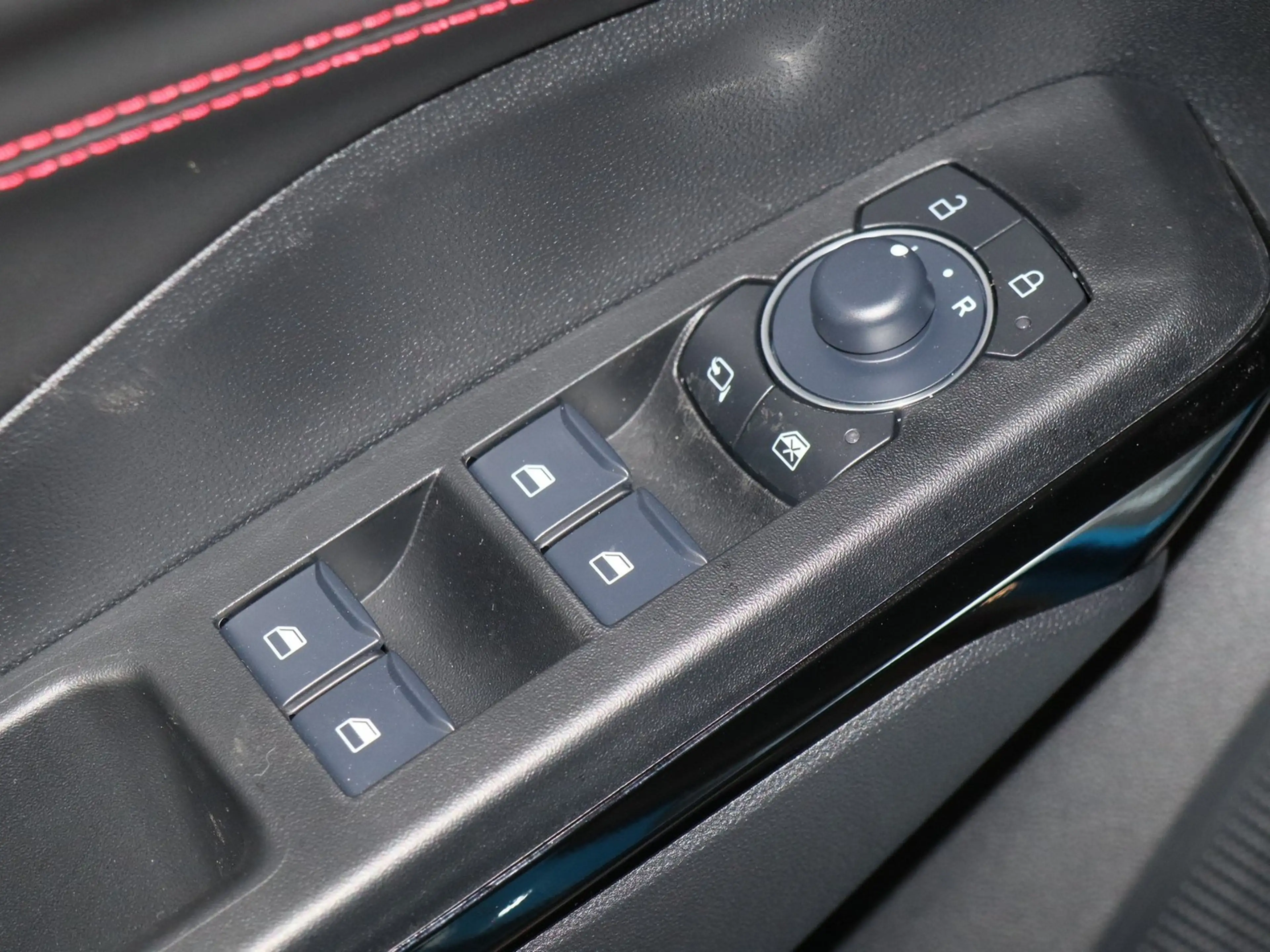 Ford Puma Hybrid ST-Line Panoramadach Ganzjahresreifen — photo 13