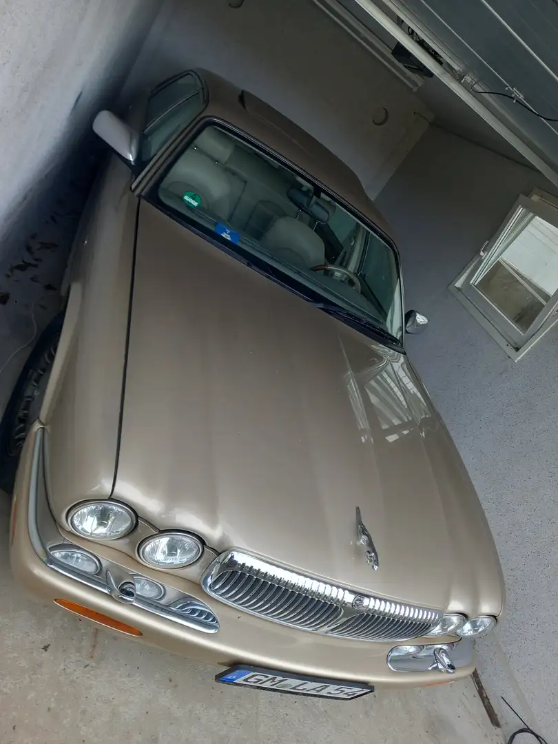 Jaguar XJ8 Vanden Plas 4.0L L LWB Золотий - 1