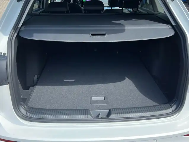 Volkswagen Golf view 12