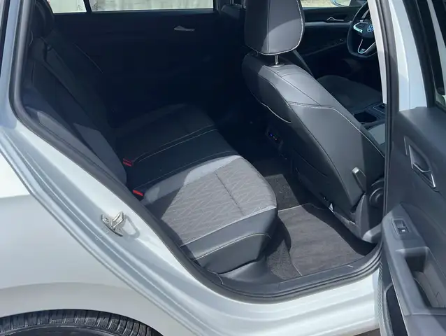 Volkswagen Golf view 13