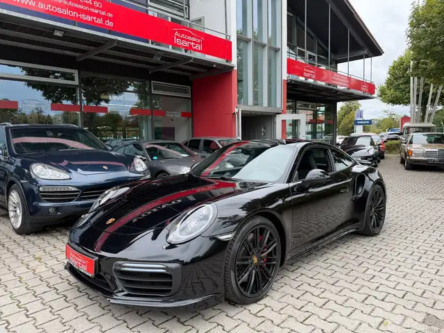 Porsche 911 view 3