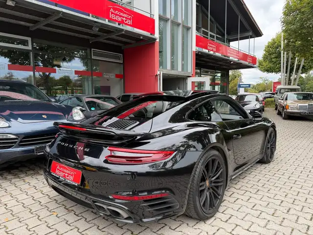 Porsche 911 view 7