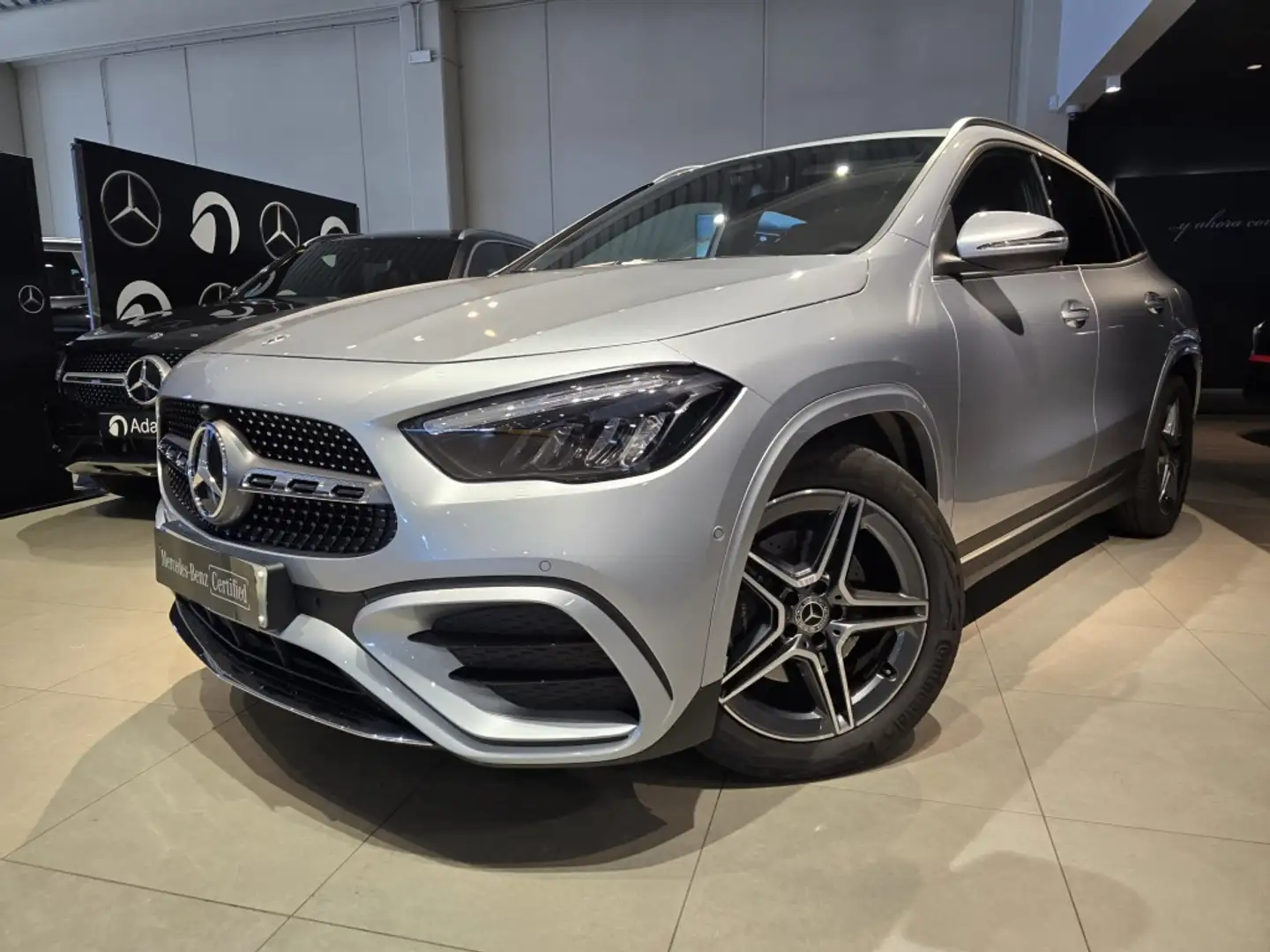Mercedes-Benz GLA 200 200d 8G-DCT Plateado - 1