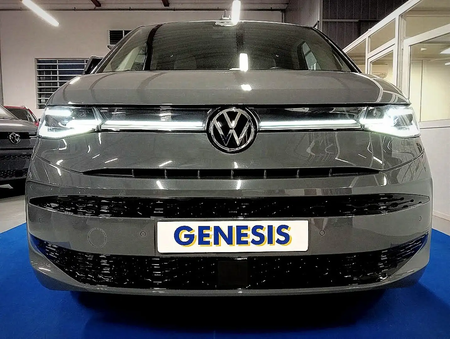 Volkswagen T7 Multivan TDI EDITION DSG MATRIX IQLIGHT 18" VIS A VIS Grau - 2