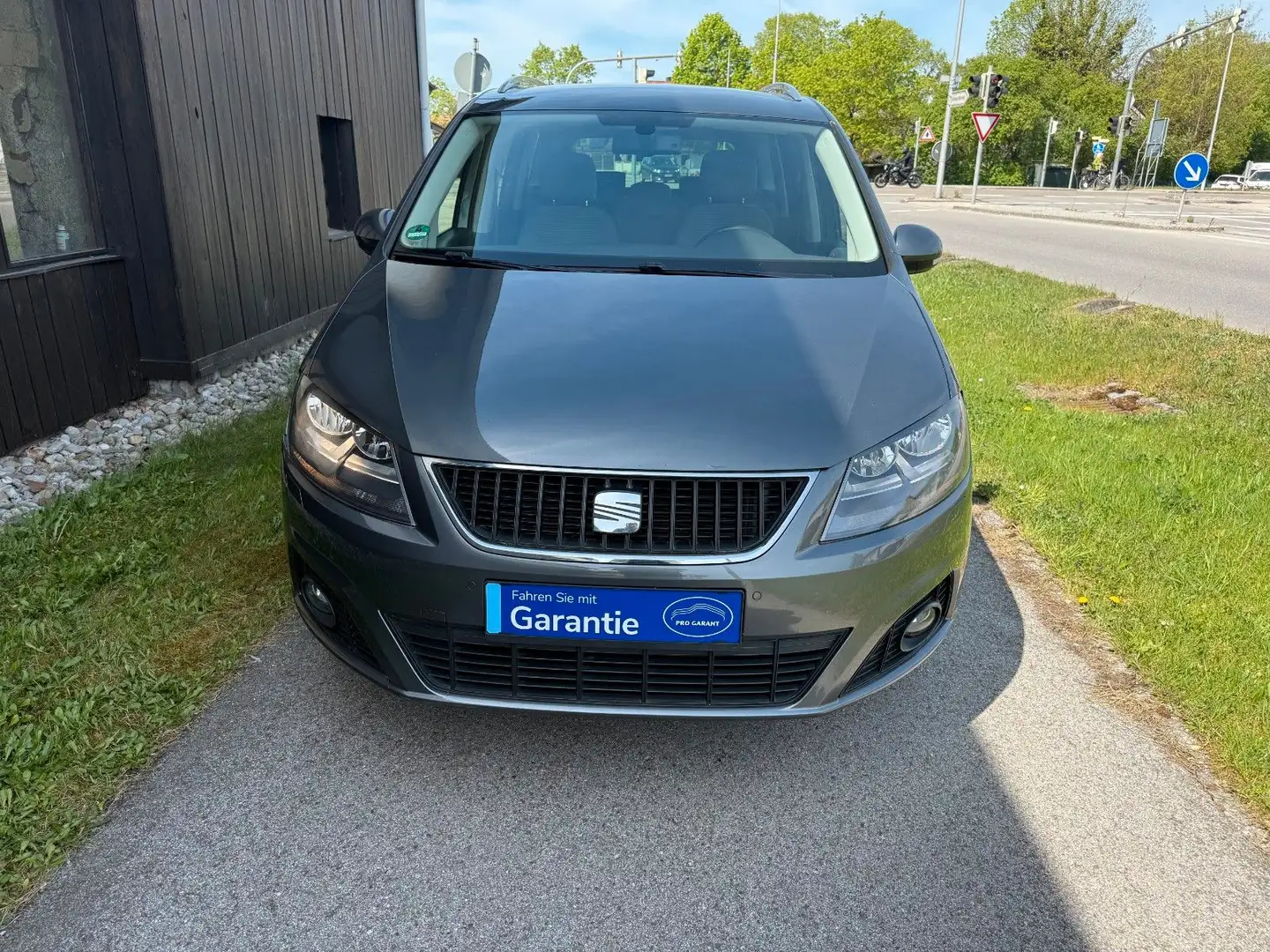 SEAT Alhambra Style*NAVI*2HAND*SHZ*7SITZER* Grau - 2