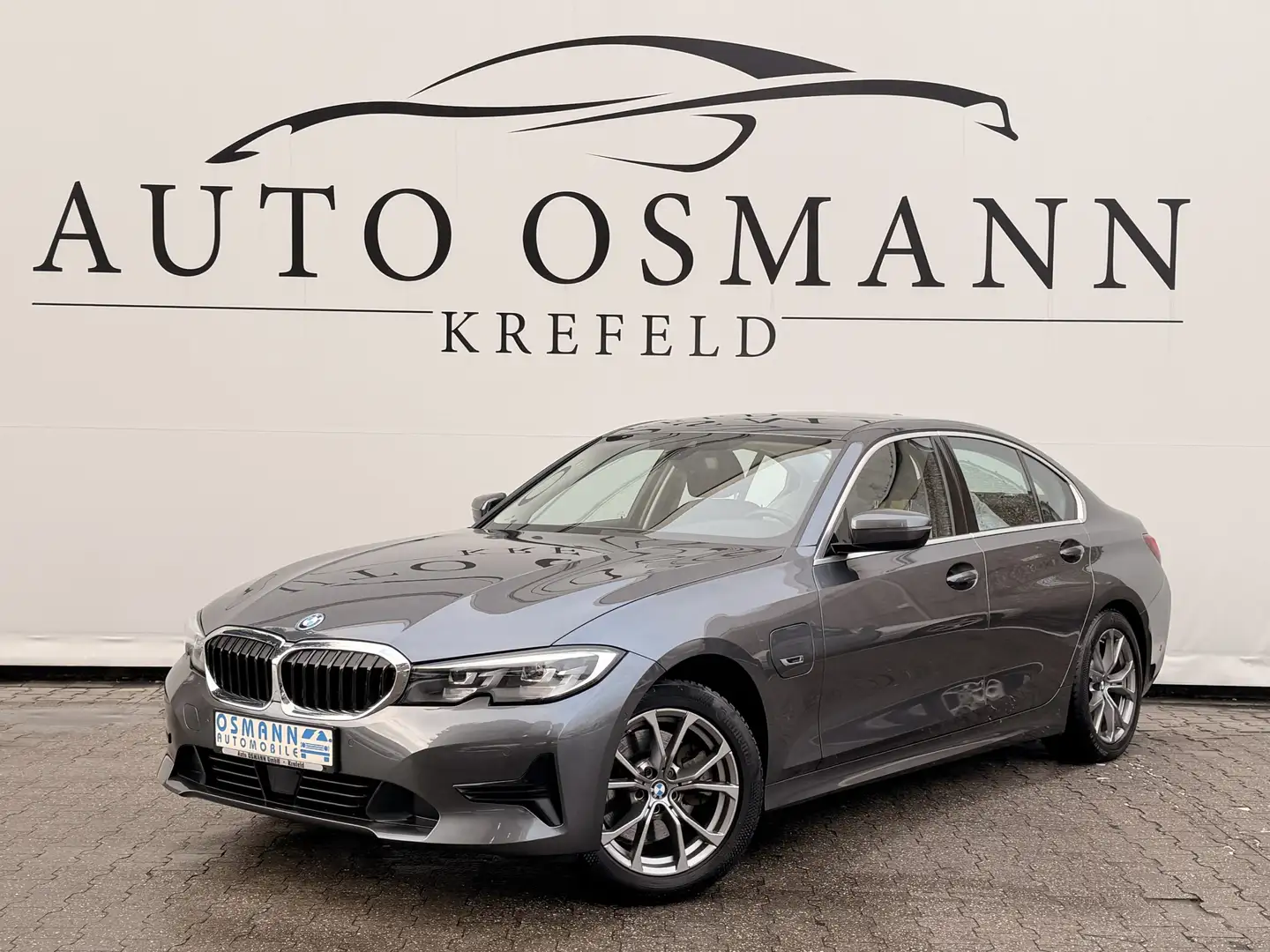 BMW 320 e Aut. Advantage   ACC   Kamera   1.Hand Grau - 1