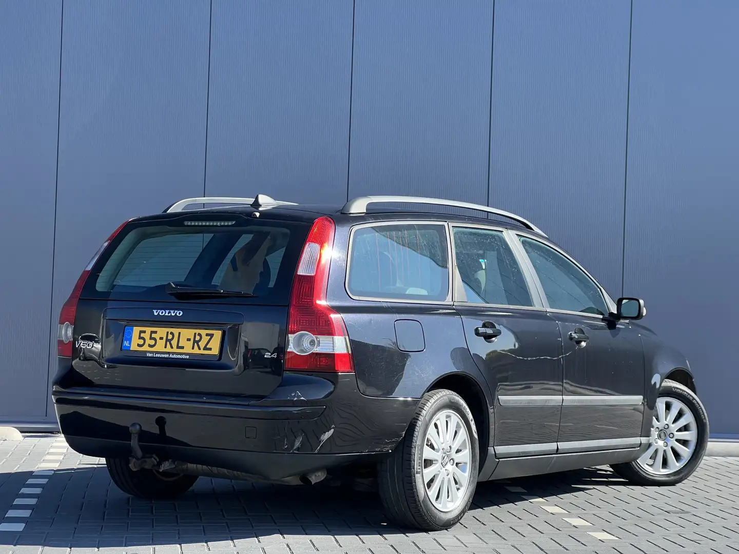 Volvo V50 2.4 Momentum | 5 cilinder | Airco | Zo mee Negro - 2
