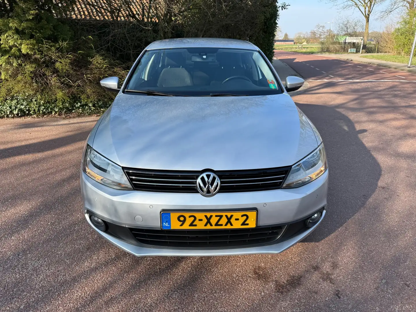 Volkswagen Jetta 1.2 TSI Comfort Executive Line / Navi / Airco / NA Gris - 2
