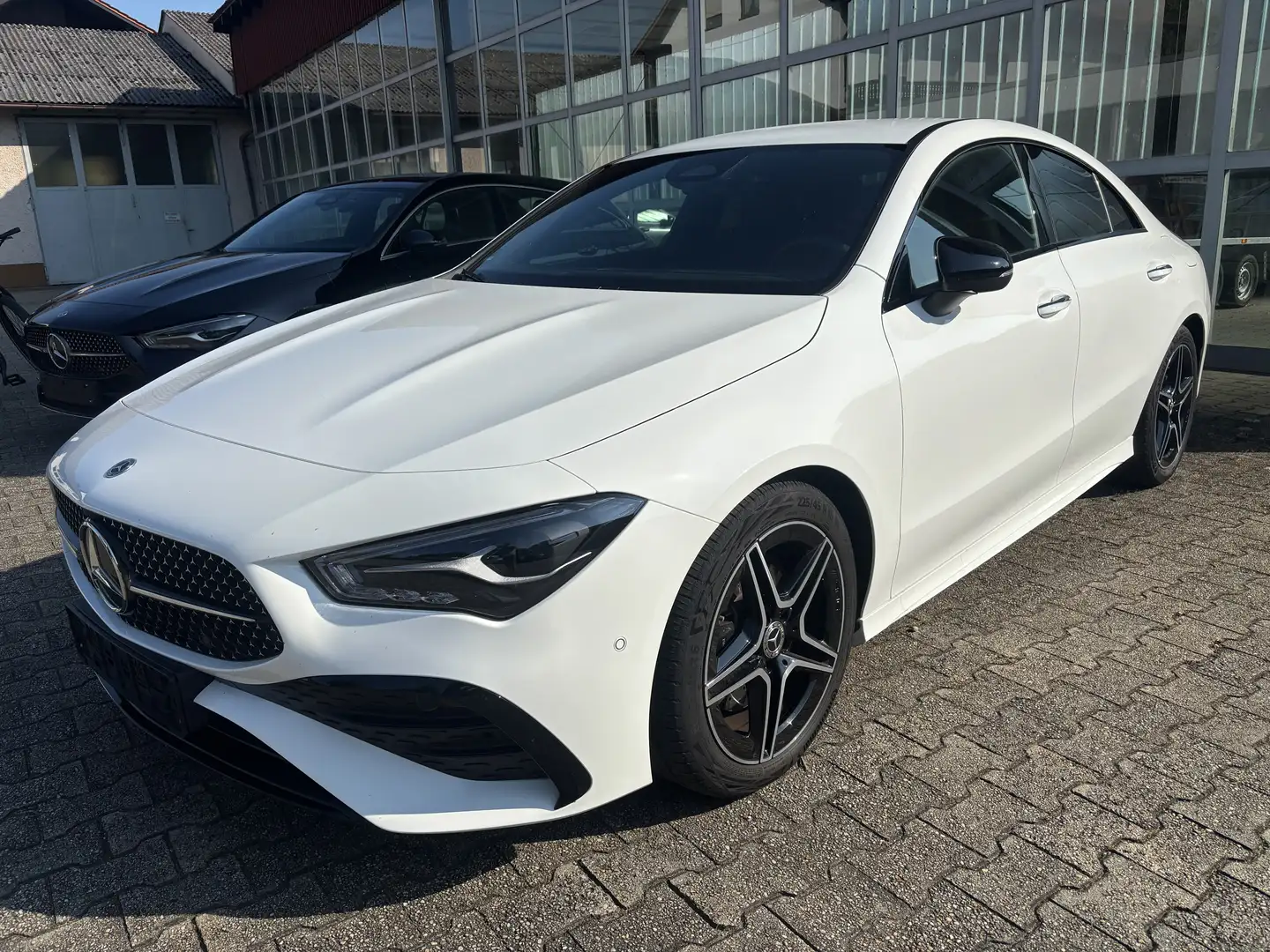 Mercedes-Benz CLA 200 AMG Line Premium Night-Paket Winter-Paket Blanc - 1