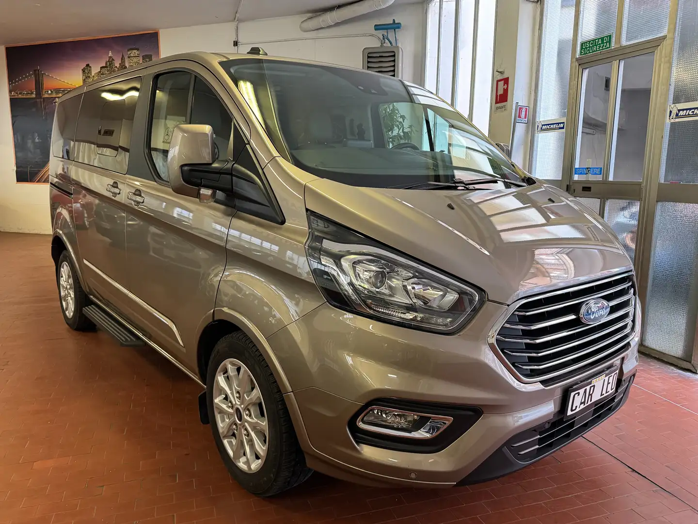 Ford Tourneo Custom Tourneo Custom 320 2.0 EcoBlue 185CV aut. PC Tit. Grigio - 2