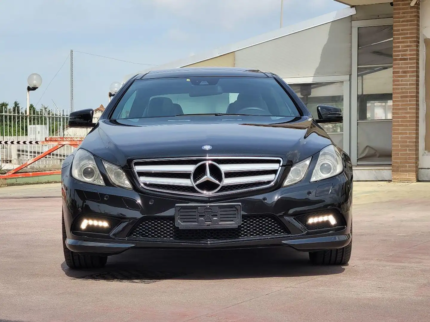 Mercedes-Benz E 250 CDI Coupe BlueEFFICIENCY Avantgarde (150 kw) Zwart - 2