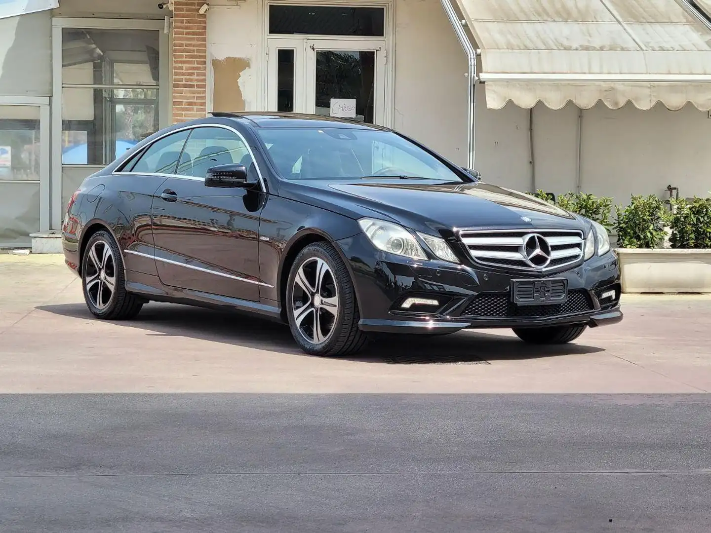 Mercedes-Benz E 250 CDI Coupe BlueEFFICIENCY Avantgarde (150 kw) Zwart - 1