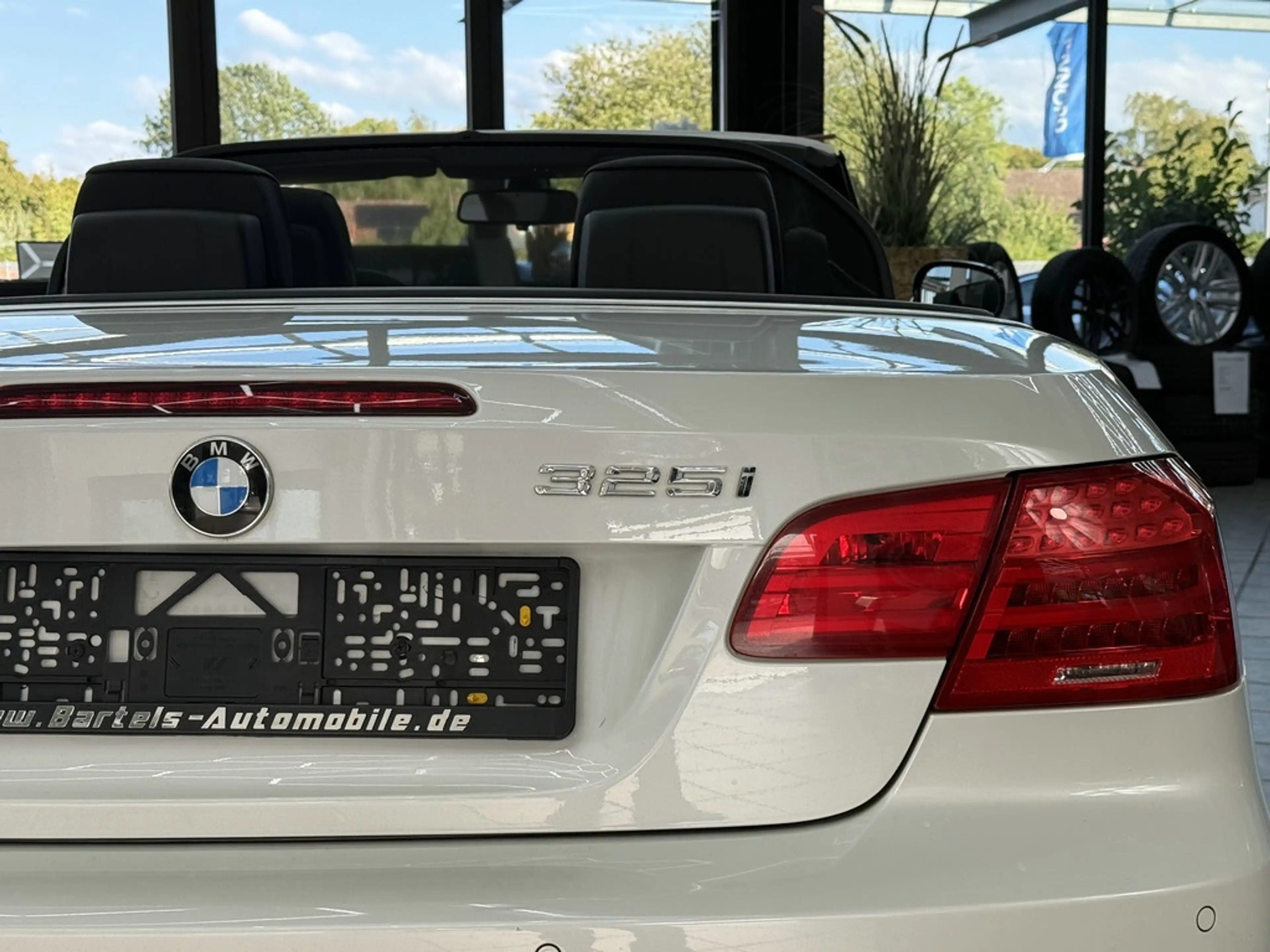 BMW 325 iA Cabrio M Sport, Leder, Navi, Bi-Xenon — photo 13