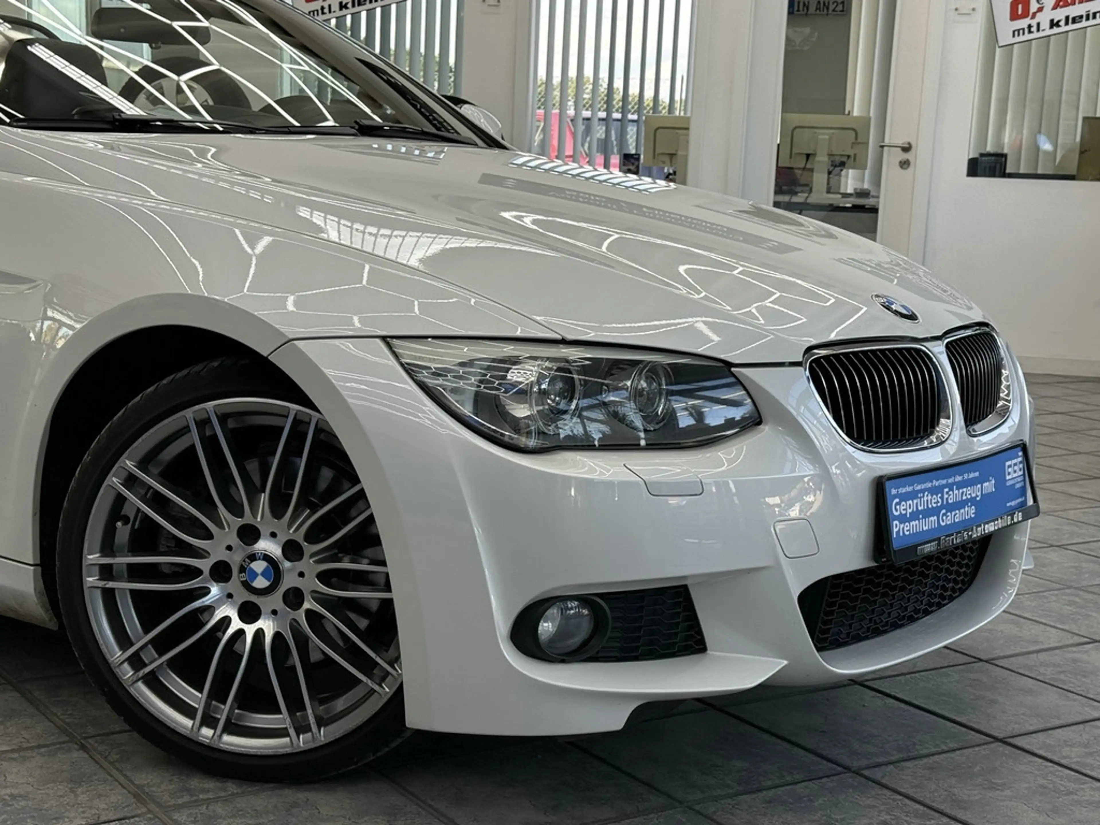 BMW 325 iA Cabrio M Sport, Leder, Navi, Bi-Xenon — photo 2