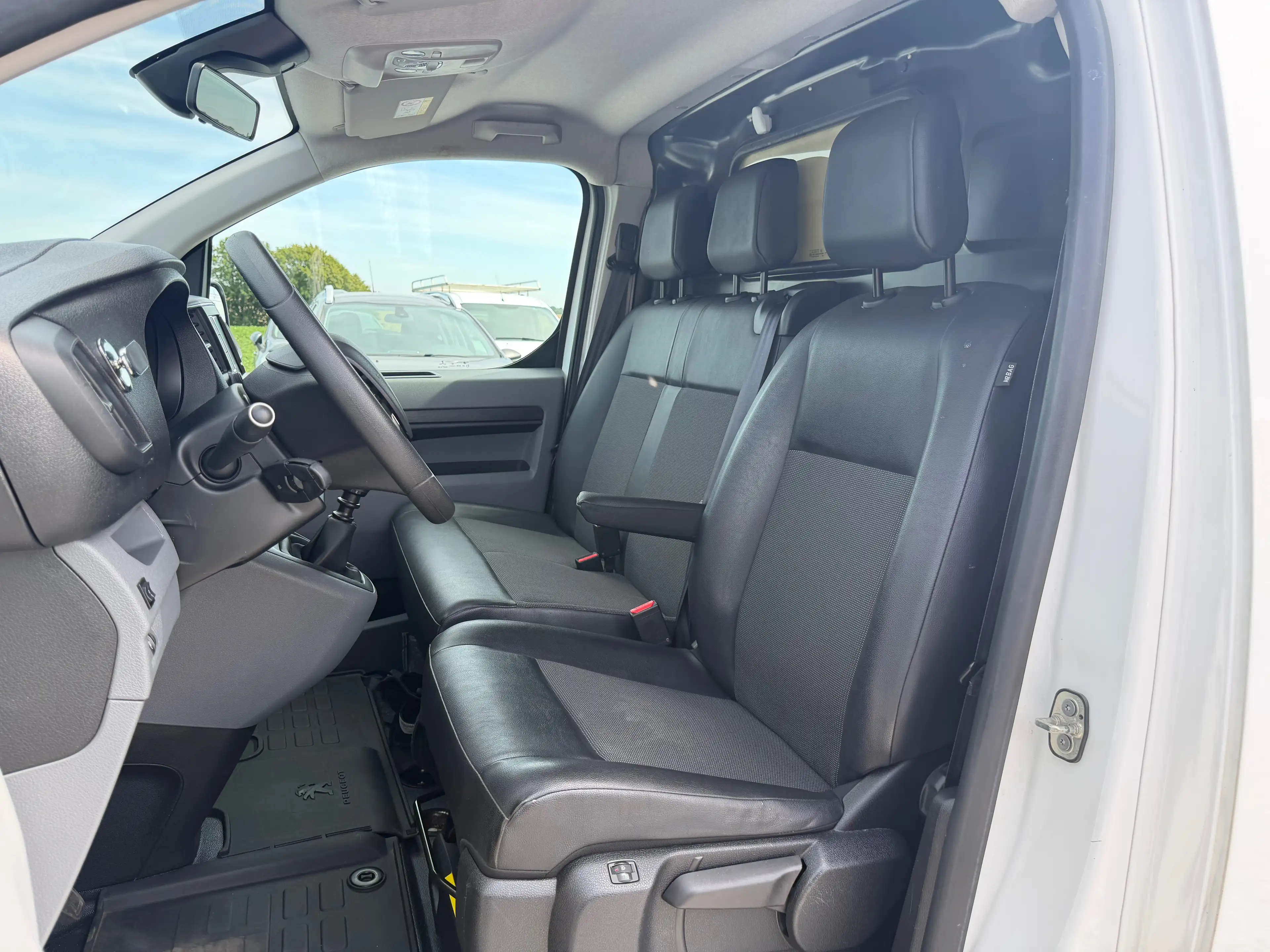 Peugeot Expert ATT REMORQUE - CARPLAY - NAVIGATION - AIR CO — photo 9