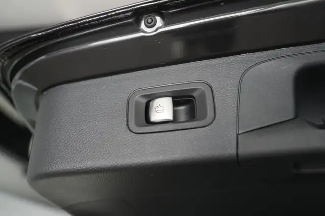 Mercedes-Benz GLC view 8