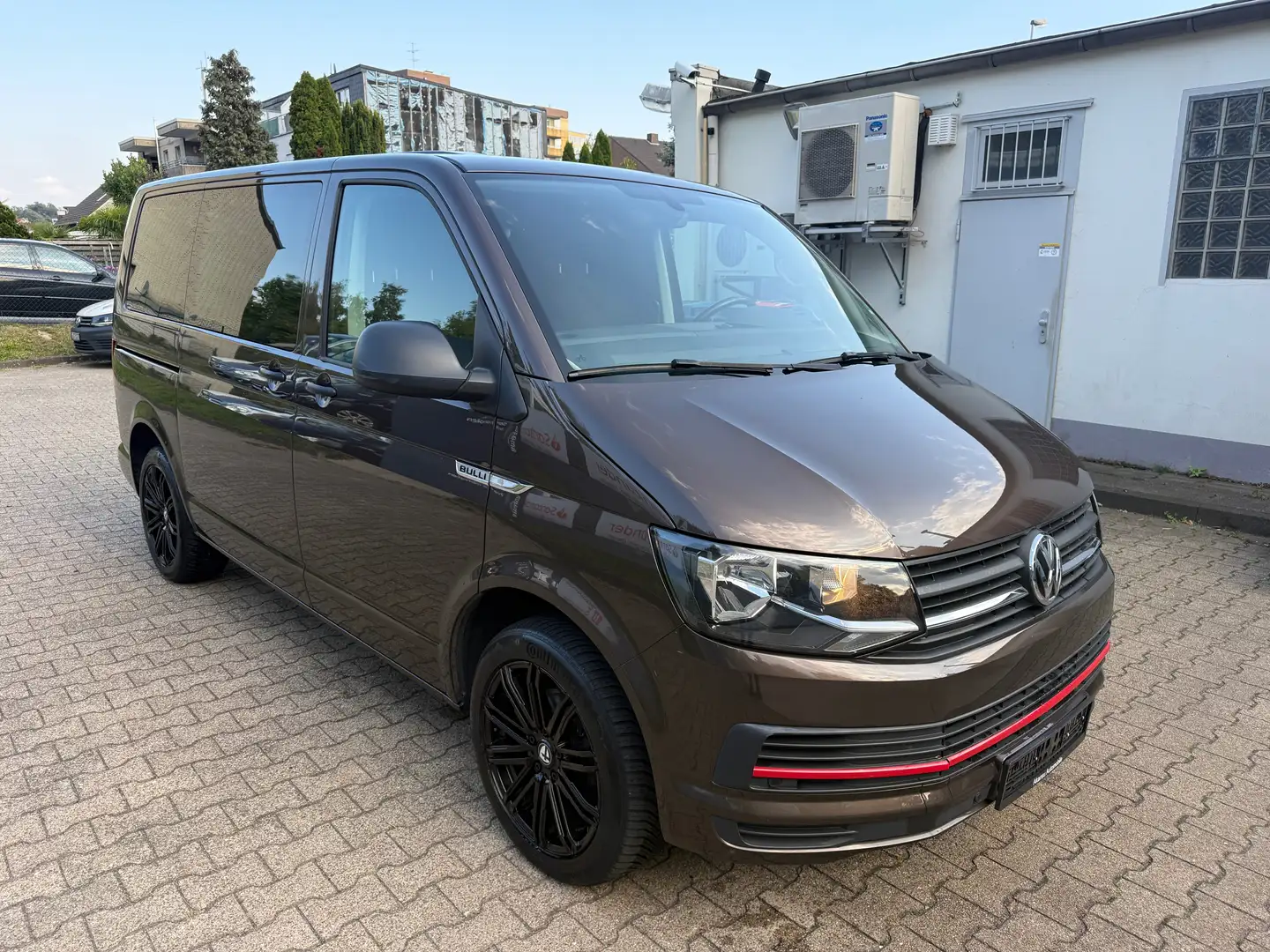 Volkswagen T6 Multivan Camper 2.0 TDI*Automatik*150 PS Brun - 2