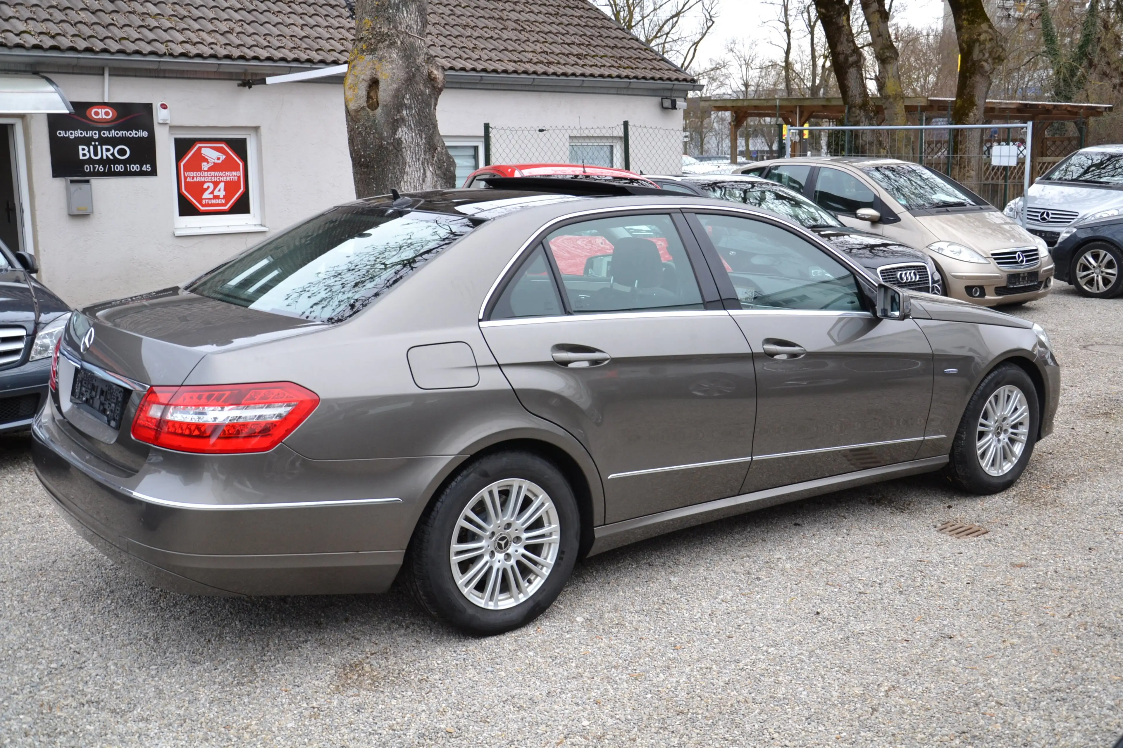 Mercedes-Benz E 250 CDI BlueEfficiency Leder,Panorama 1.Hand org.93"km — photo 6
