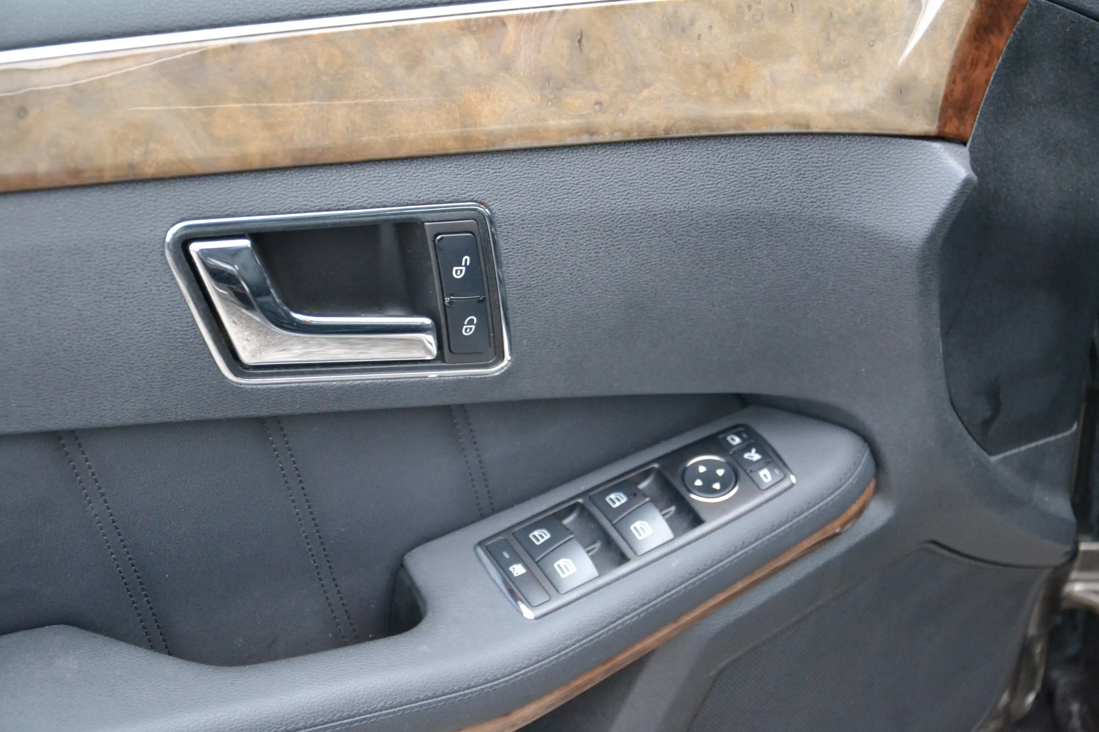 Mercedes-Benz E 250 CDI BlueEfficiency Leder,Panorama 1.Hand org.93"km — photo 14