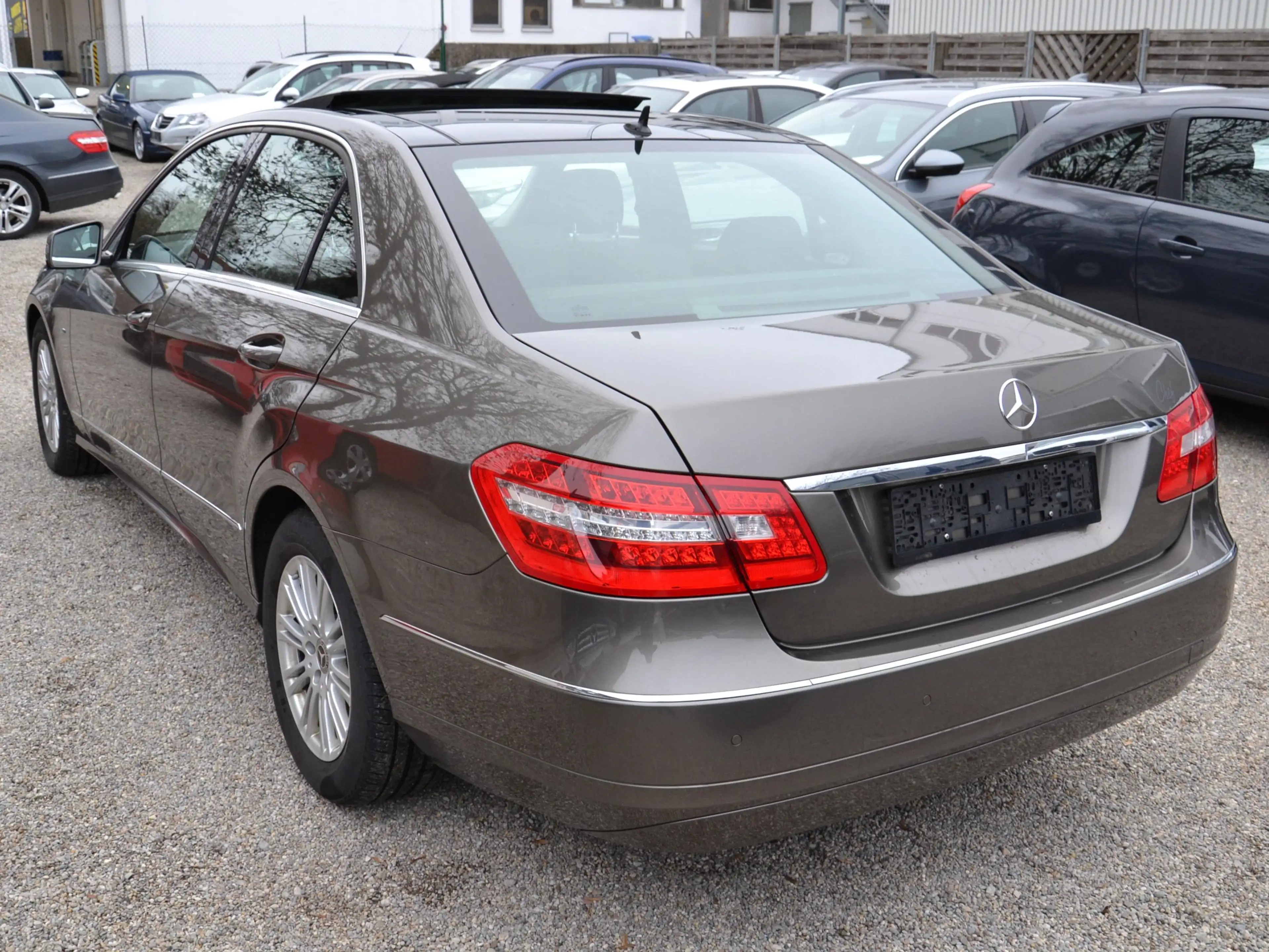 Mercedes-Benz E 250 CDI BlueEfficiency Leder,Panorama 1.Hand org.93"km — photo 3
