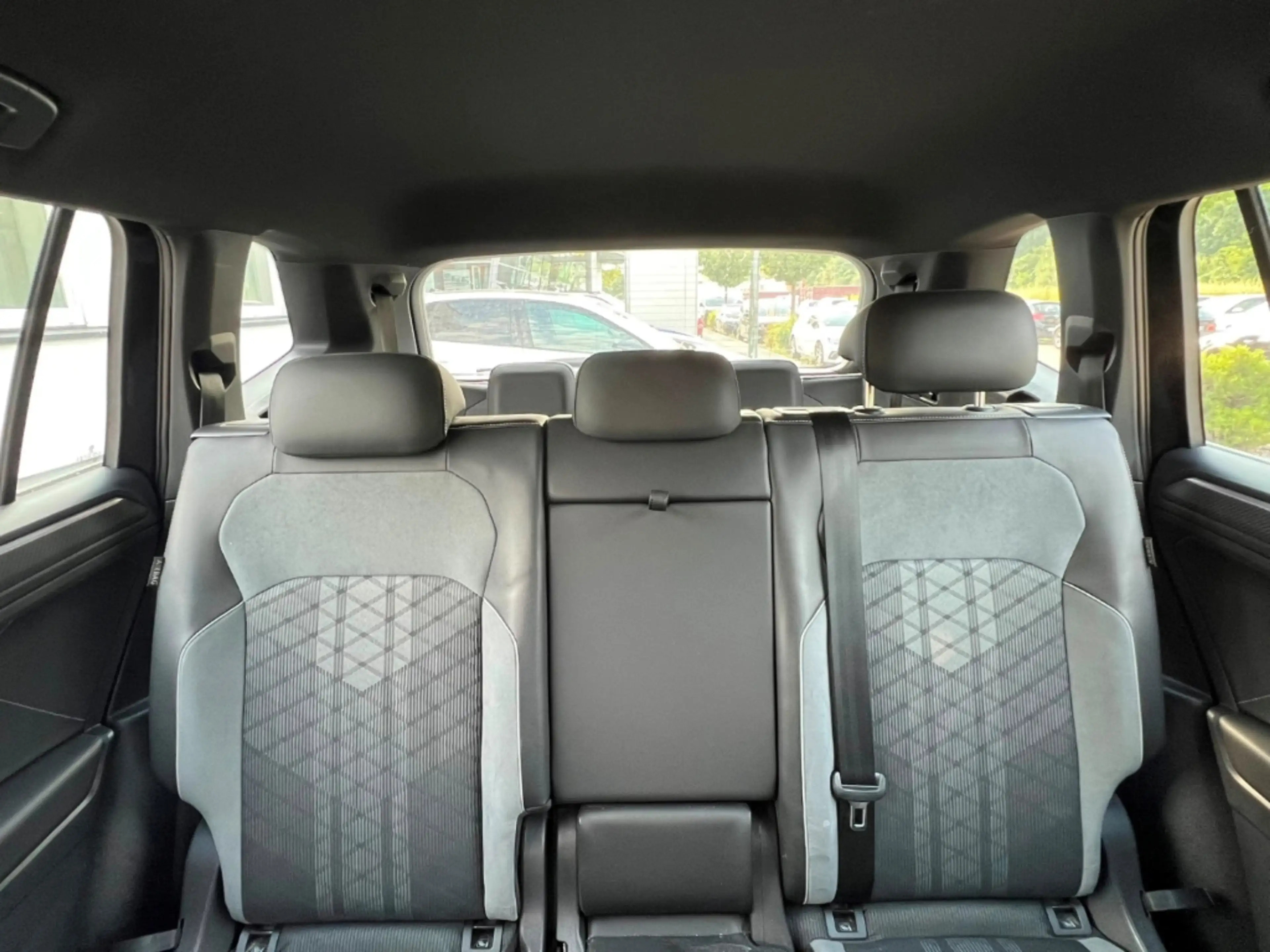 Volkswagen Tiguan Allspace 2.0TSI 4M DSG R-Line 7Sitz*ASSIST*1HD!!! — photo 9