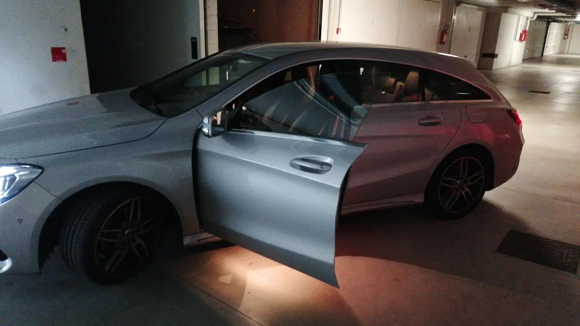 Mercedes-Benz CLA 180 AMG Premium Sport Grey - 2