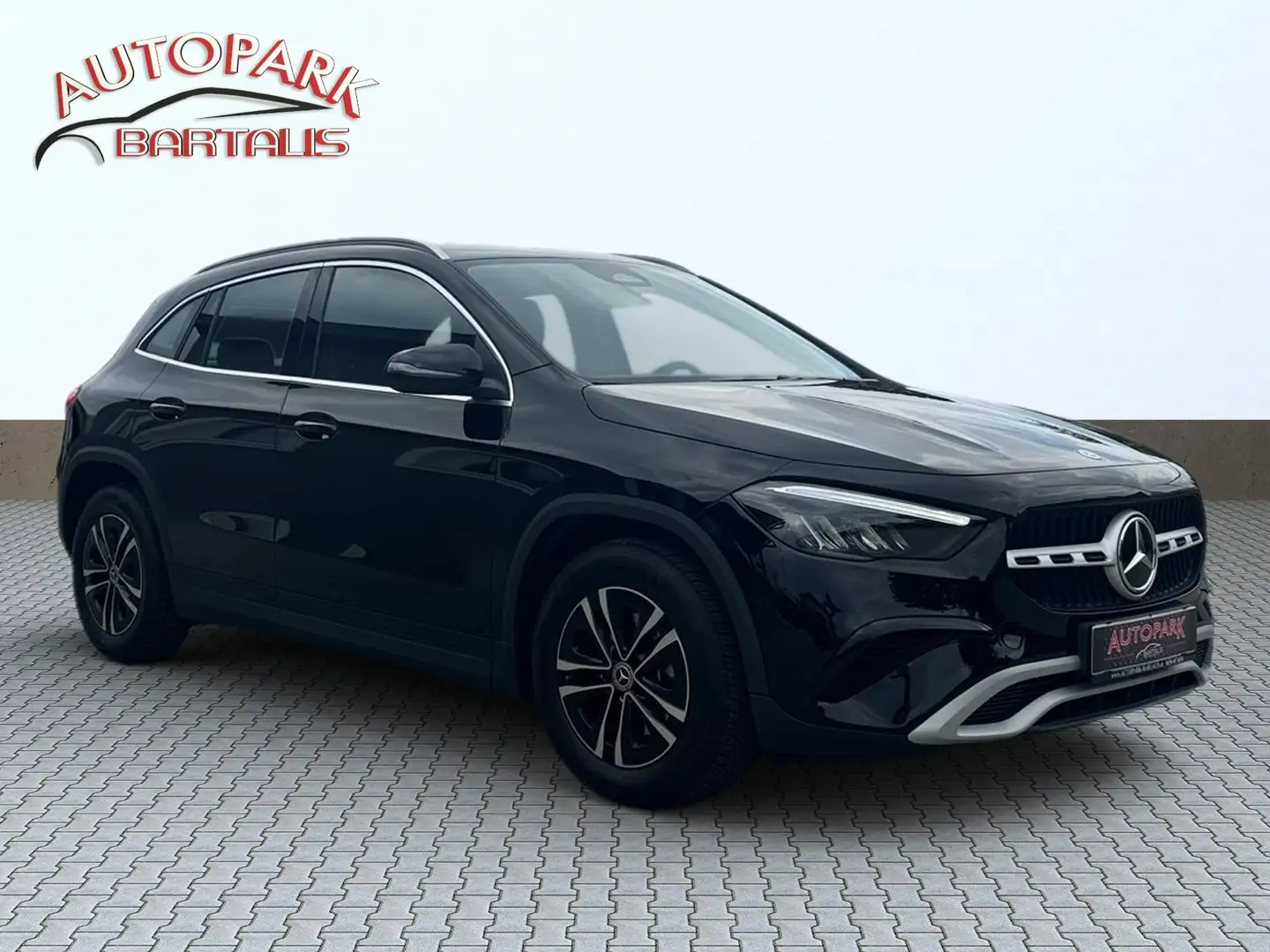 Mercedes-Benz GLA 180 Entry Österreich-Edition Aut.**LED**KAM**NAVI** Schwarz - 2