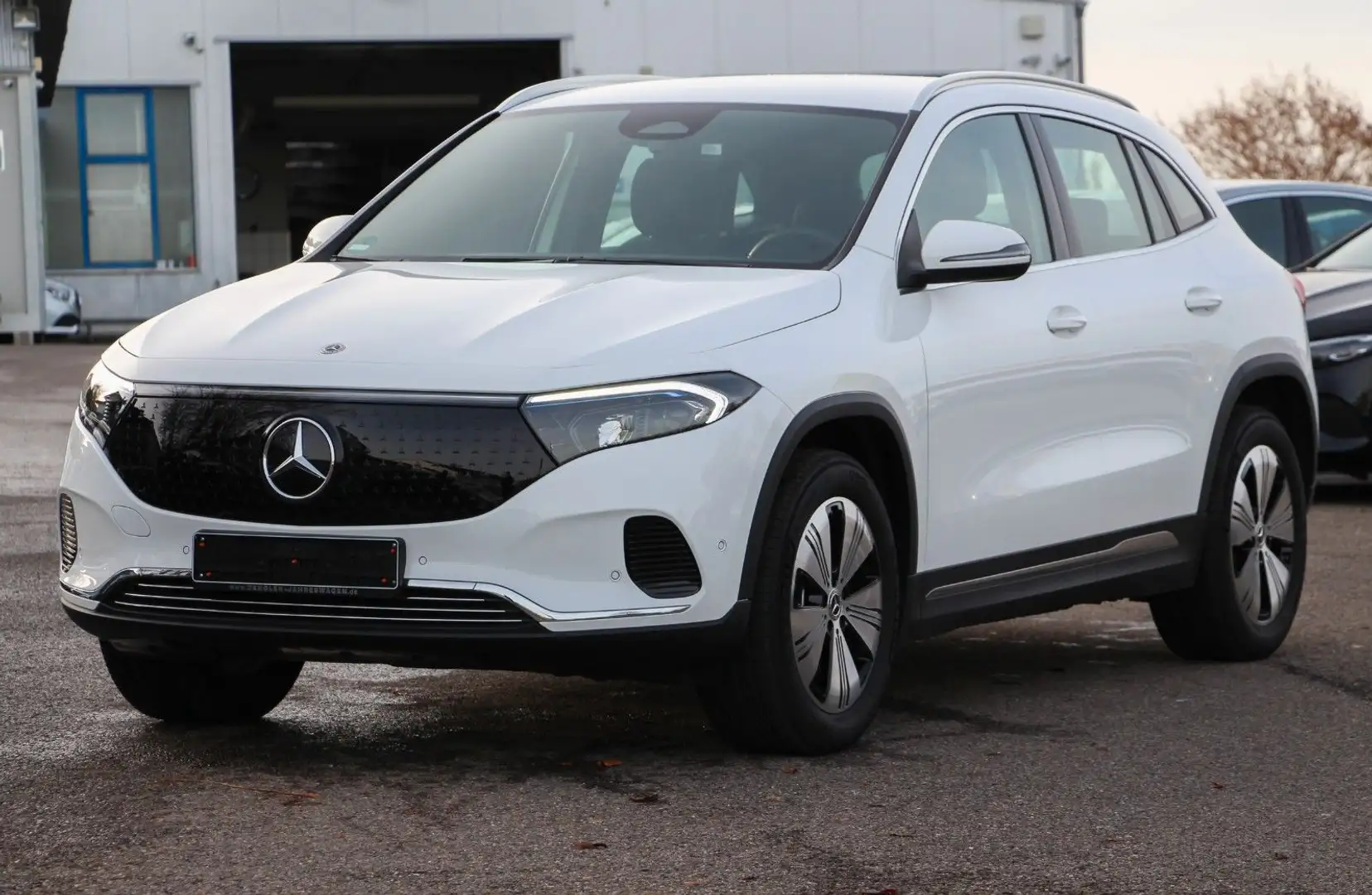 Mercedes-Benz EQA 300 4M AHK*KAMERA PROGRESSIVE Line Advanced Weiß - 1