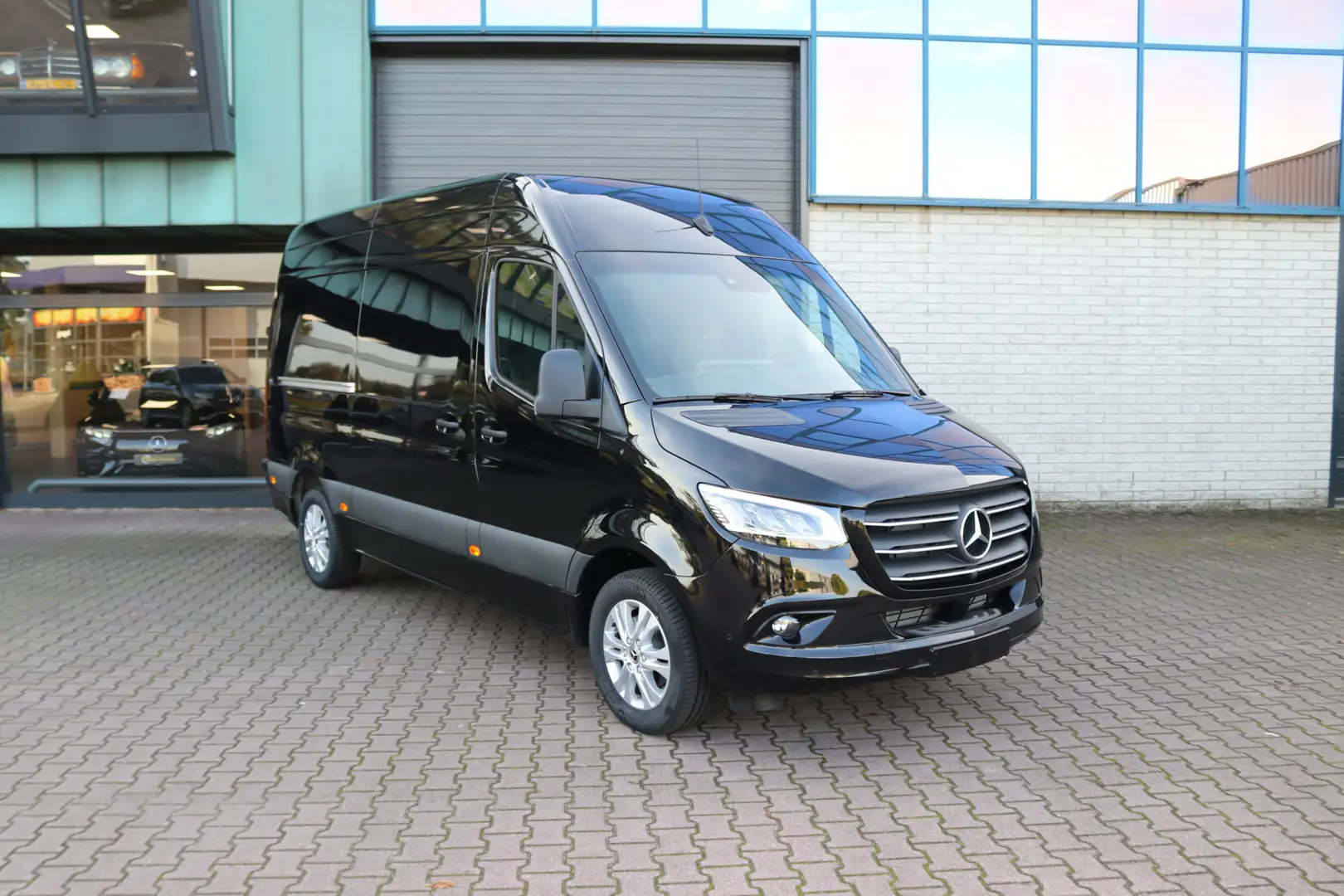 Mercedes-Benz Sprinter 319 CDI L2H2 BPM vrij 360° ALARM KL3 DISTRONIC MBU Schwarz - 1