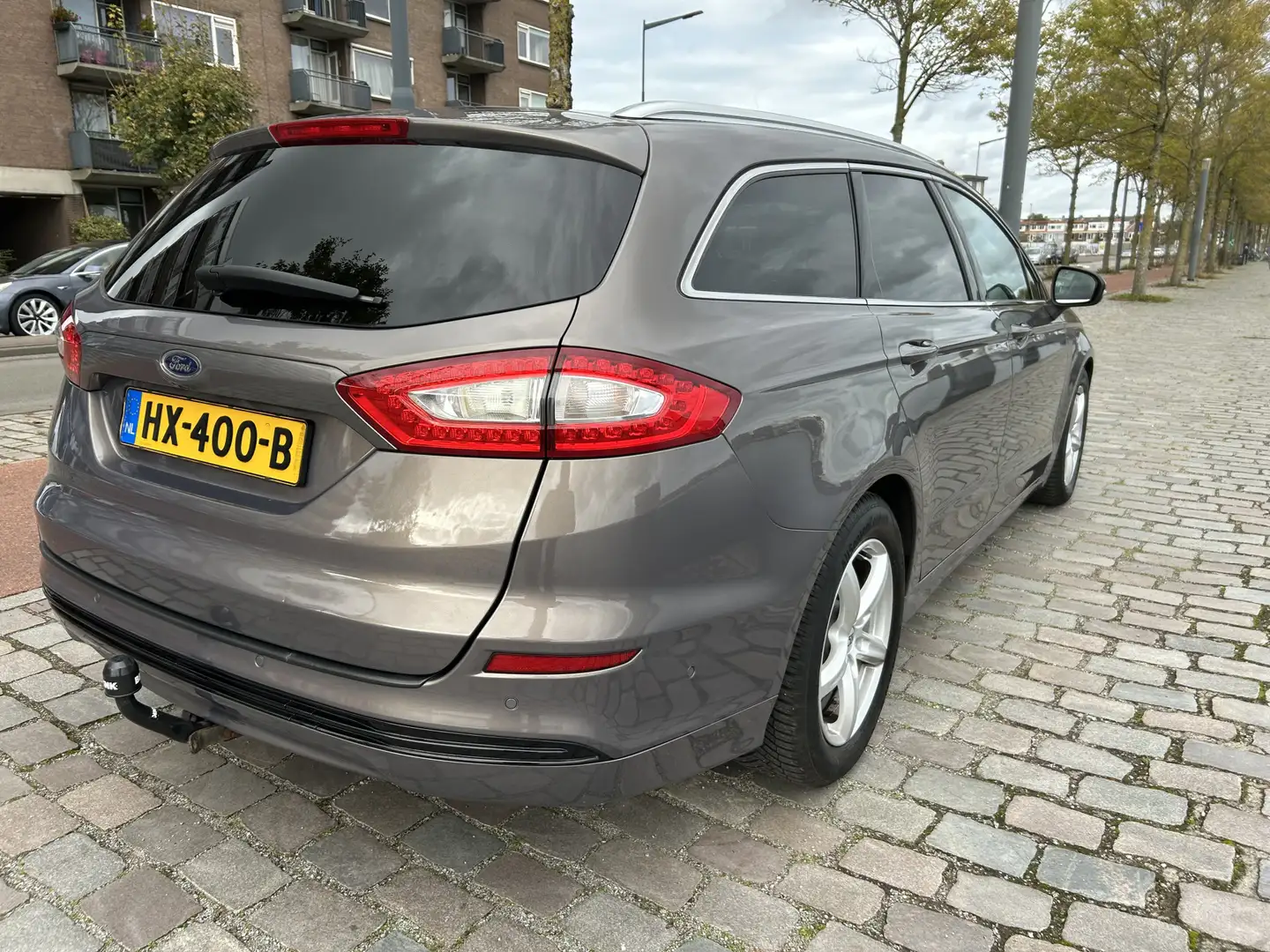 Ford Mondeo Wagon 1.5 Titanium airco/ecc navigatie nieuwstaat Bruin - 2