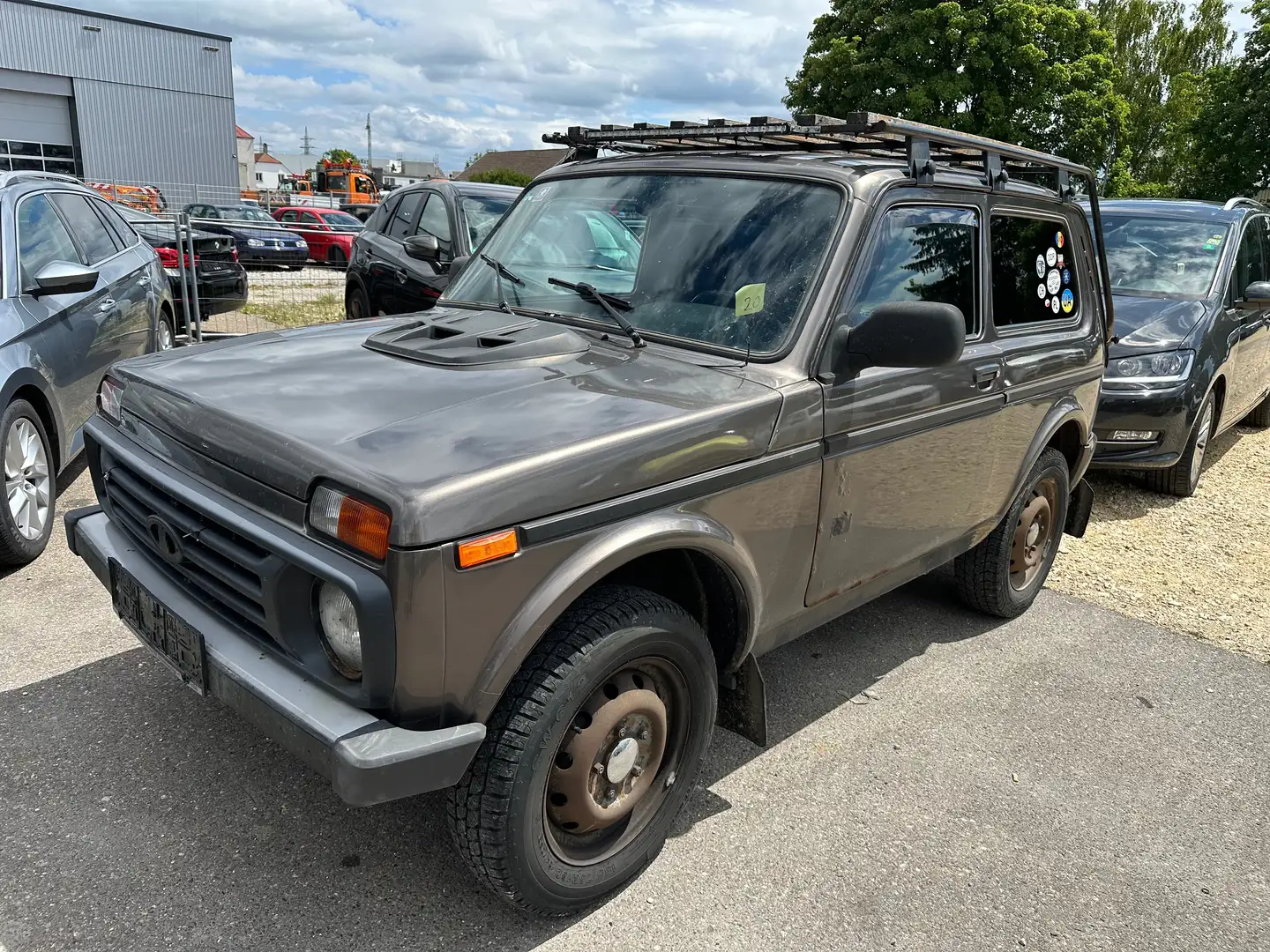 Lada Urban 4x4 Gri - 2