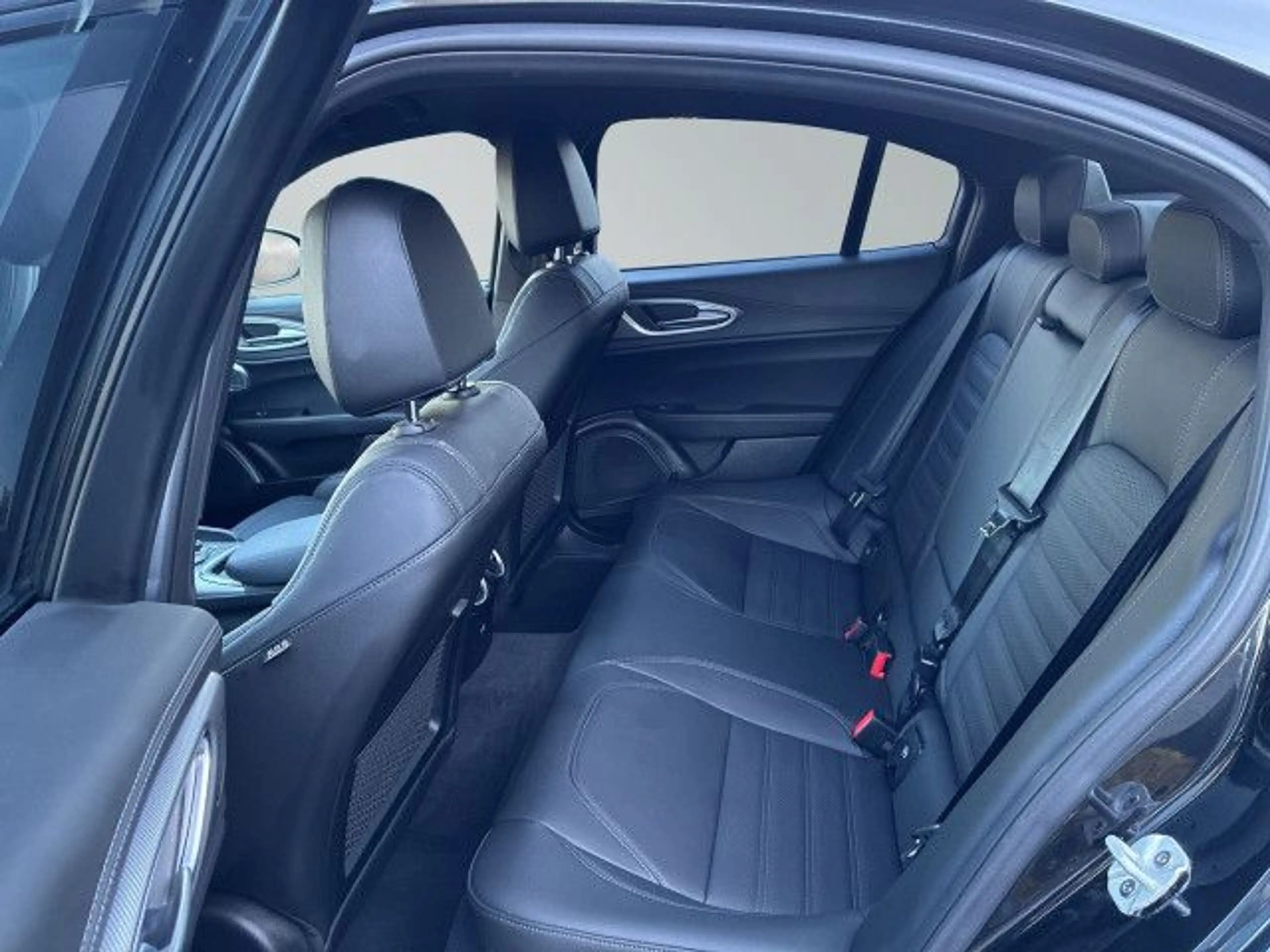 Alfa Romeo Giulia 2.0 Turbo Q4 Veloce Automatik PremiumP Tech — photo 14