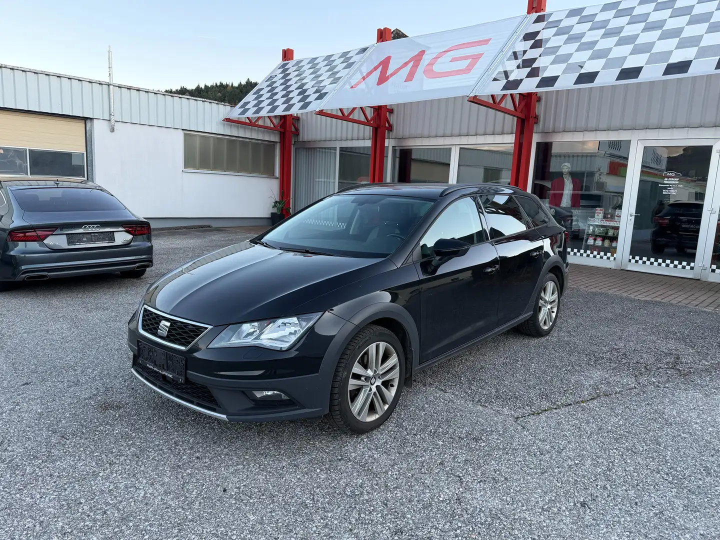 SEAT Leon Leon ST X-Perience 1,6 TDI 4Drive X-Perience Schwarz - 1