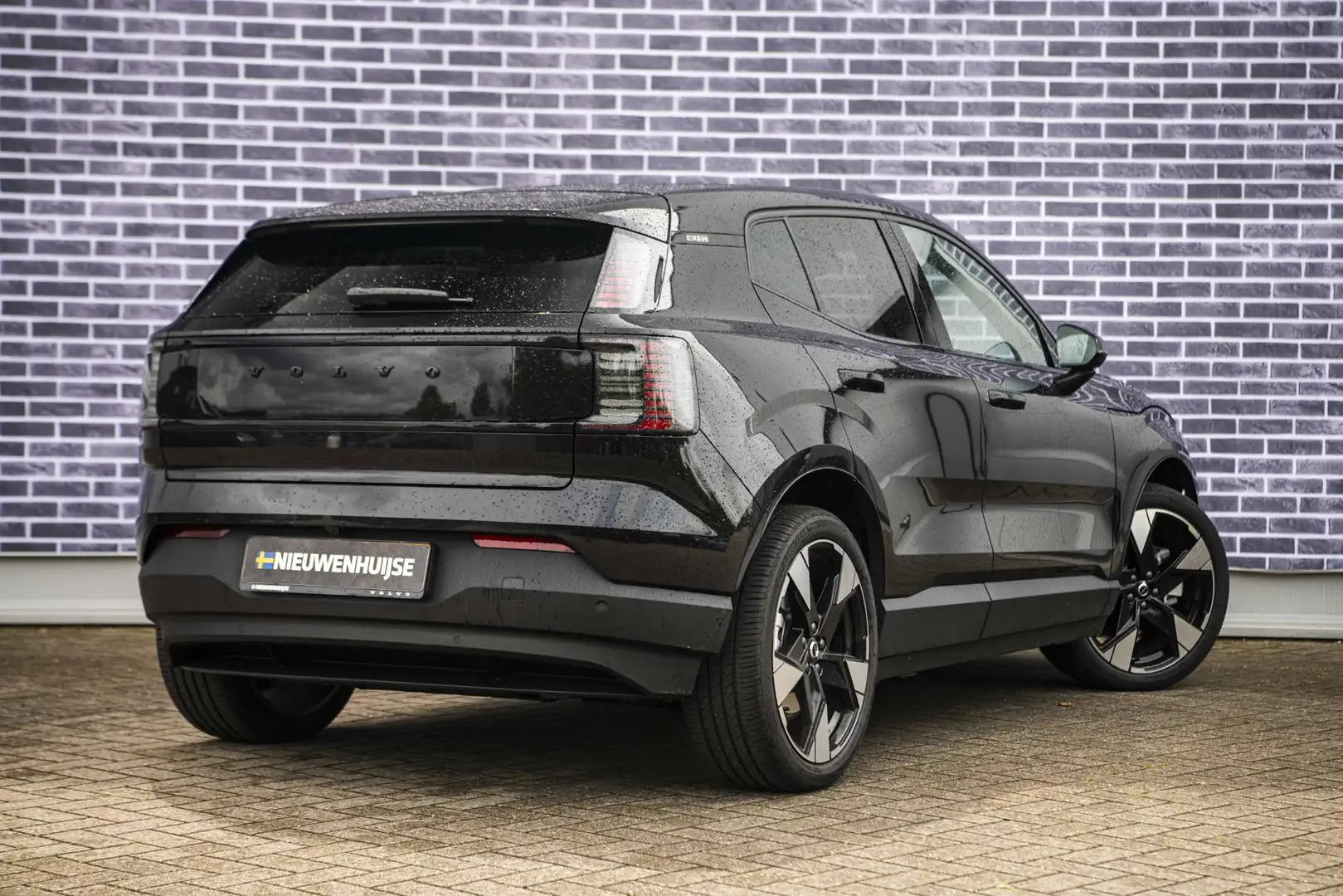 Volvo EX30 Single Motor Extended Range Plus 69 kWh | Black Ed Negru - 2