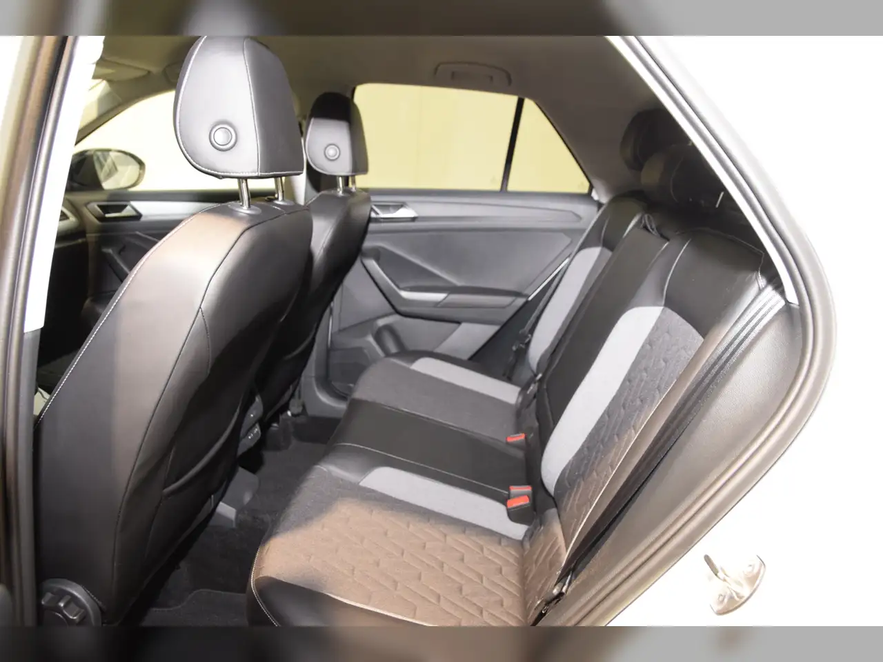 Volkswagen T-Roc TSI Goal AHK - LED - Navi 9