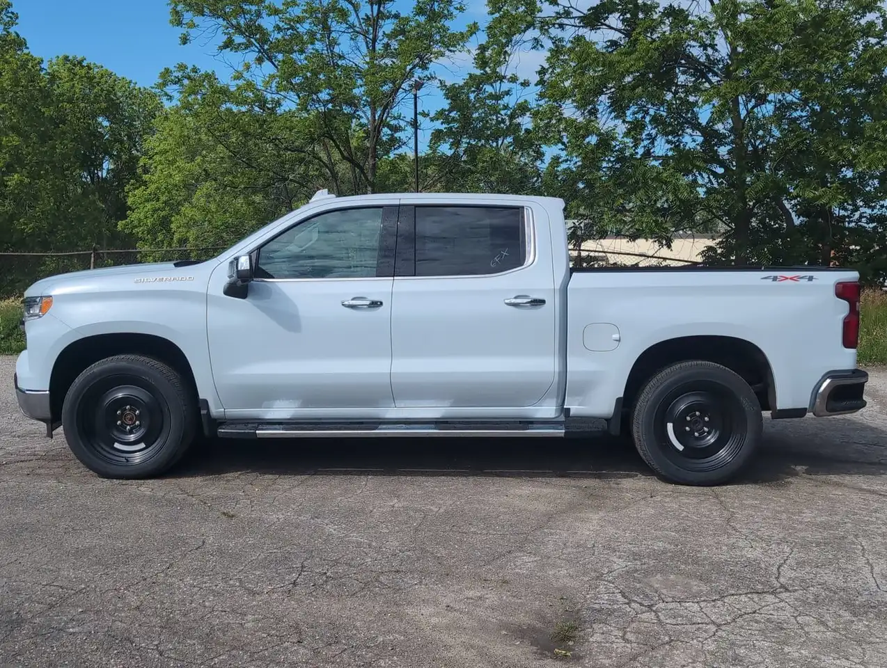 Chevrolet Silverado 1500 photo Chevrolet Silverado 1500