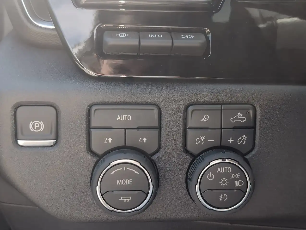 Chevrolet Silverado 1500 photo Chevrolet Silverado 1500